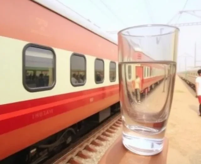 HUGE: Vande Bharat Sleeper Trains Touch 180 kmph – Not a Single Drop of Water Spills from Glasses!